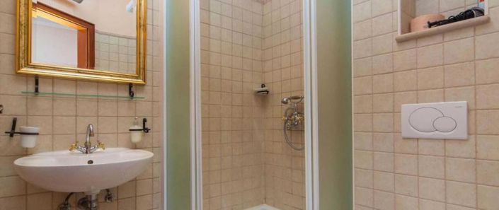 Image No.14-9 Bed Property for sale