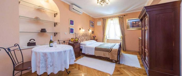 Image No.2-9 Bed Property for sale