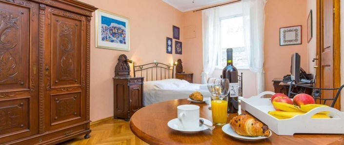 Image No.5-9 Bed Property for sale