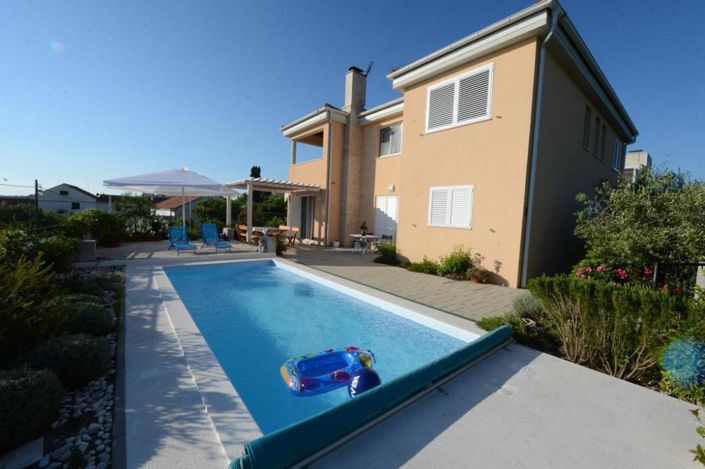 Image No.1-5 Bed Property for sale