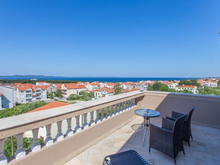 Image No.10-24 Bed Property for sale