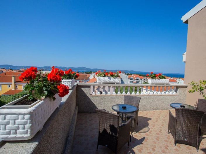 Image No.14-24 Bed Property for sale