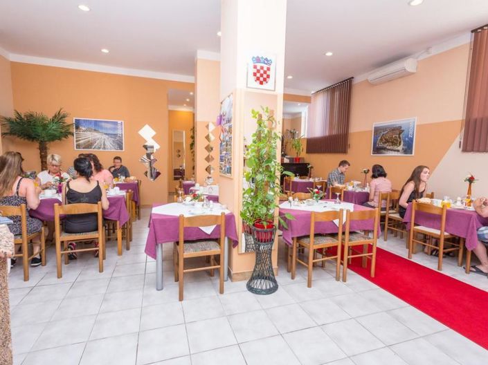 Image No.5-24 Bed Property for sale