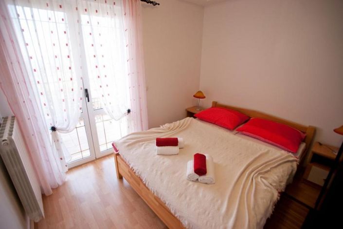 Image No.12-10 Bed Property for sale