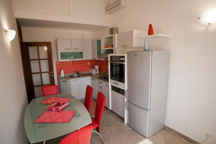 Image No.7-10 Bed Property for sale