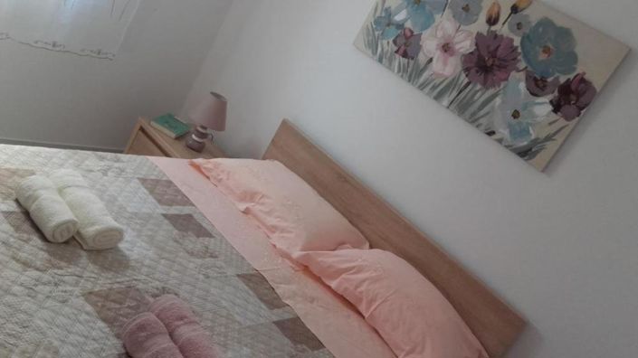 Image No.12-6 Bed Property for sale