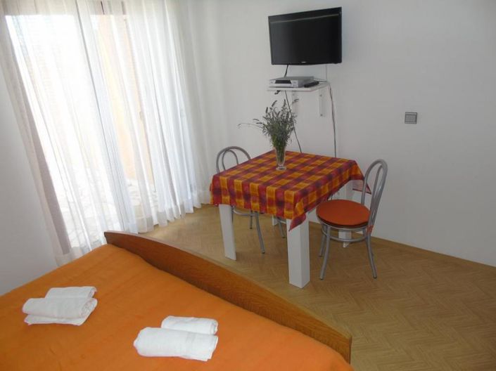 Image No.8-6 Bed Property for sale