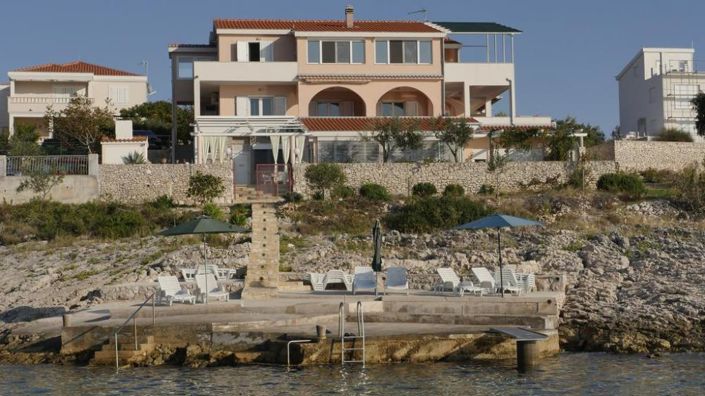 Image No.1-8 Bed Property for sale