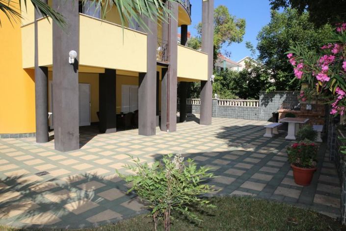 Image No.3-9 Bed Property for sale