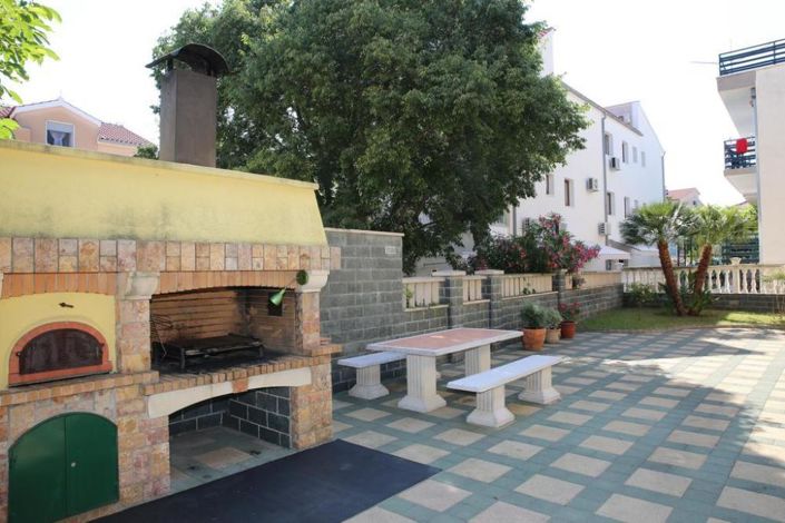 Image No.4-9 Bed Property for sale