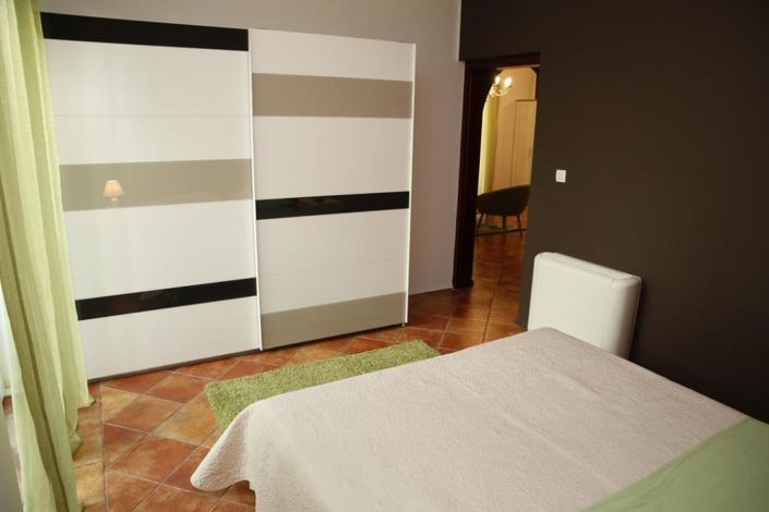 Image No.7-9 Bed Property for sale