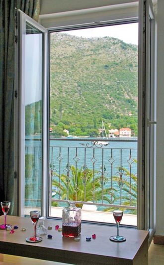 Image No.14-8 Bed Property for sale