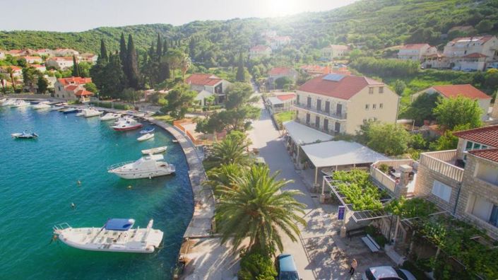 Image No.16-8 Bed Property for sale