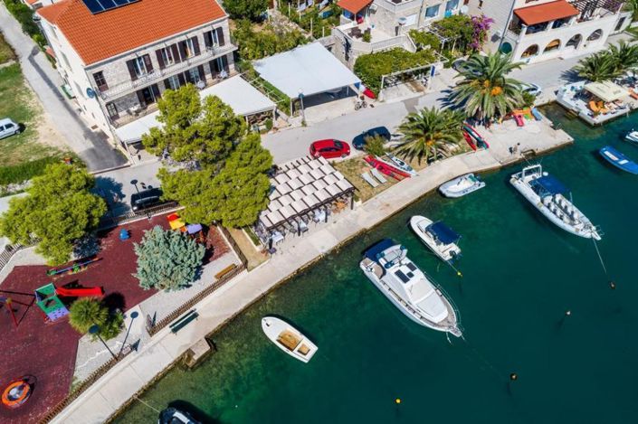 Image No.2-8 Bed Property for sale