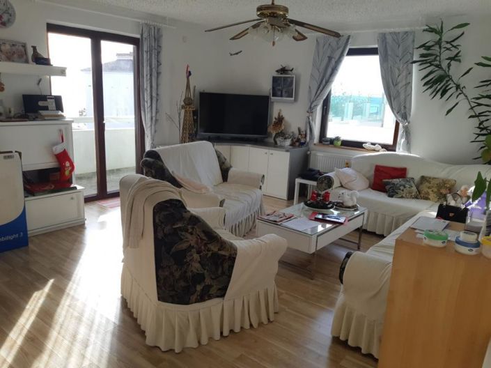 Image No.10-6 Bed Property for sale