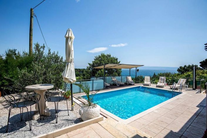 Image No.1-4 Bed Property for sale