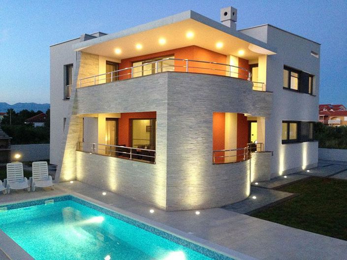 Image No.1-6 Bed Property for sale