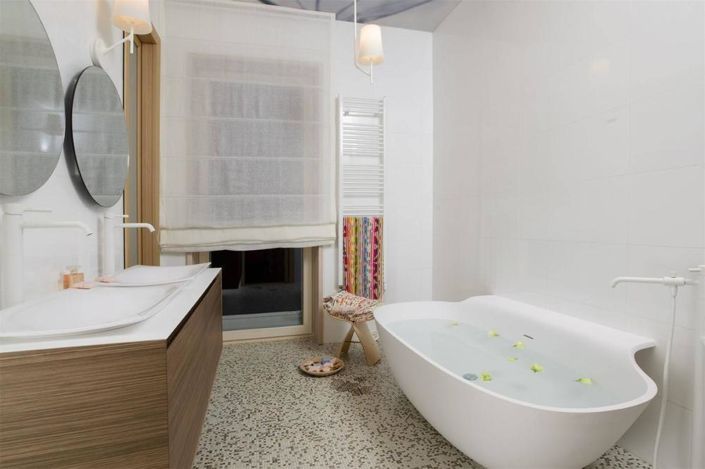 Image No.20-4 Bed Property for sale