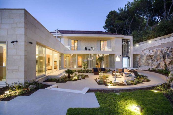 Image No.6-4 Bed Property for sale