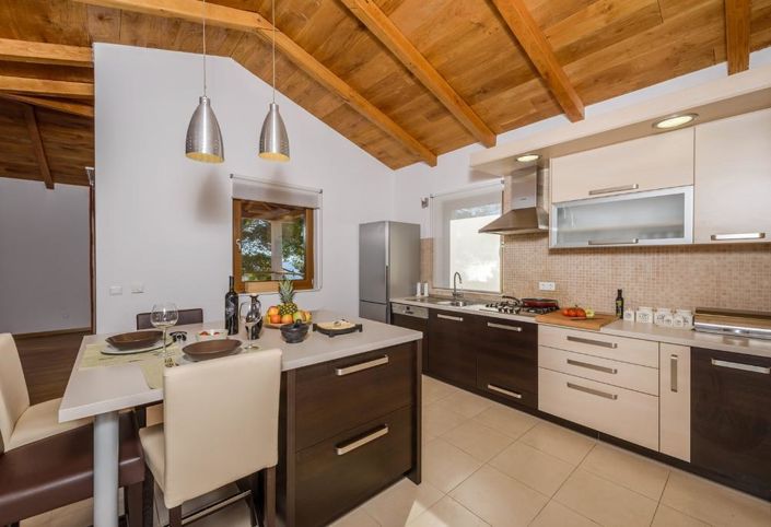 Image No.15-4 Bed Property for sale