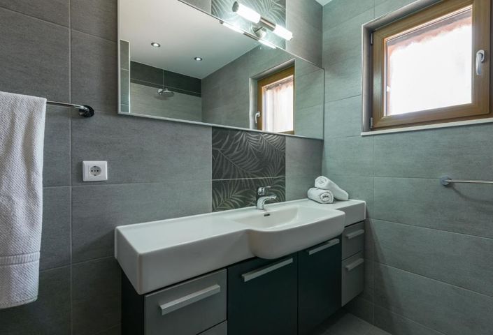 Image No.16-4 Bed Property for sale