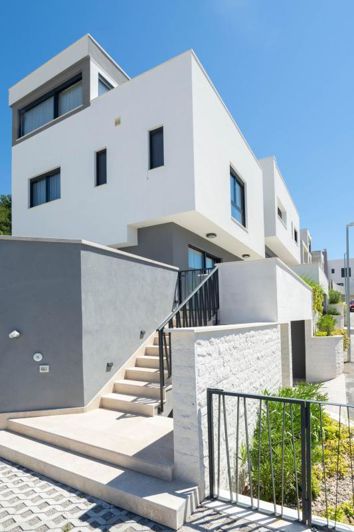 Image No.10-4 Bed Property for sale