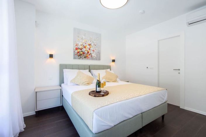 Image No.11-4 Bed Property for sale