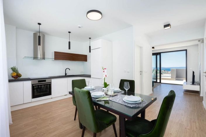 Image No.16-4 Bed Property for sale