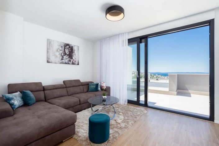 Image No.17-4 Bed Property for sale