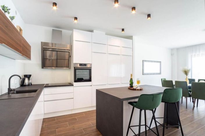 Image No.19-4 Bed Property for sale