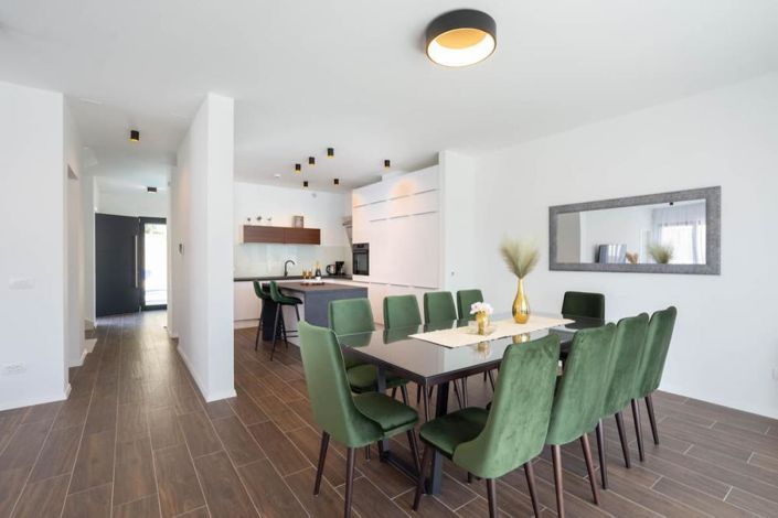 Image No.21-4 Bed Property for sale