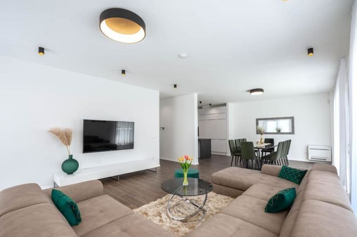 Image No.22-4 Bed Property for sale