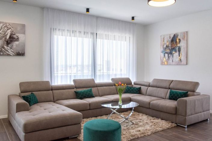 Image No.23-4 Bed Property for sale