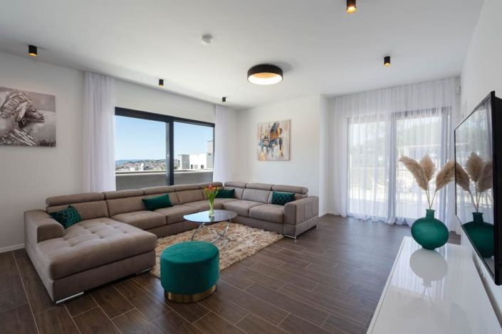 Image No.24-4 Bed Property for sale