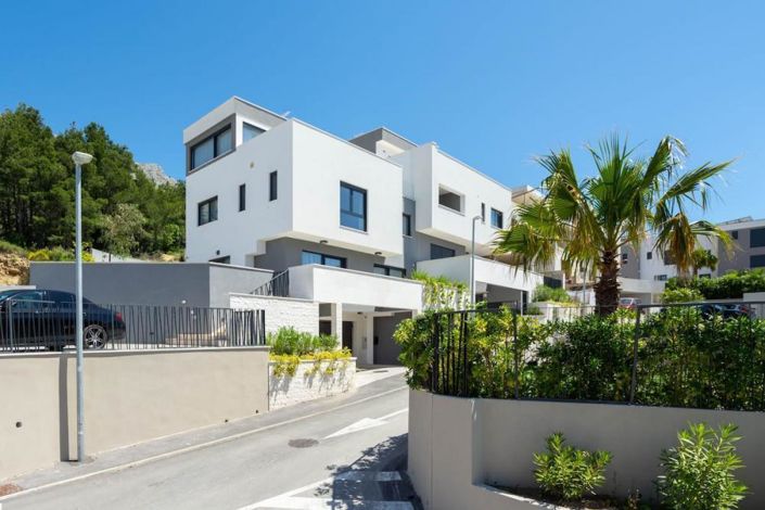 Image No.5-4 Bed Property for sale