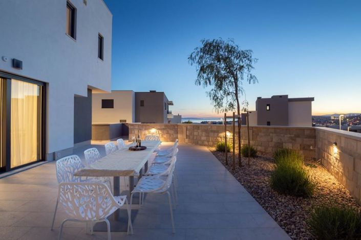 Image No.6-4 Bed Property for sale