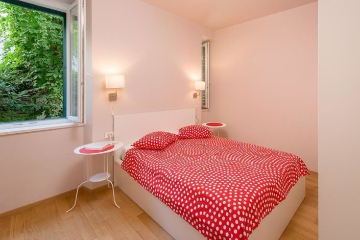 Image No.10-3 Bed Property for sale