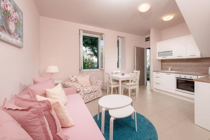 Image No.11-3 Bed Property for sale