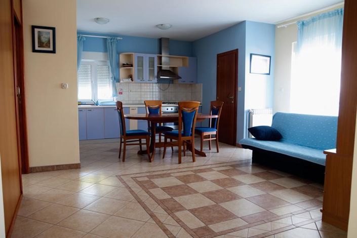 Image No.11-7 Bed Property for sale