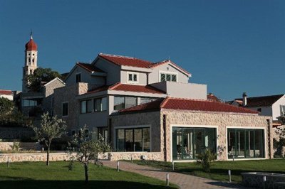 1 - Murter, Property
