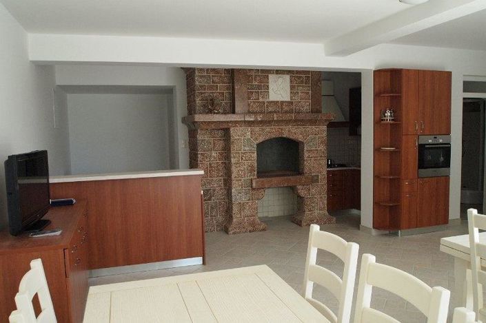 Image No.15-8 Bed Property for sale