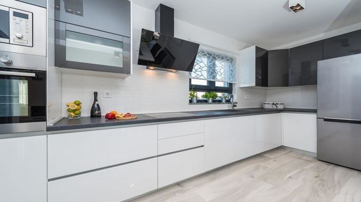 Image No.12-3 Bed Property for sale