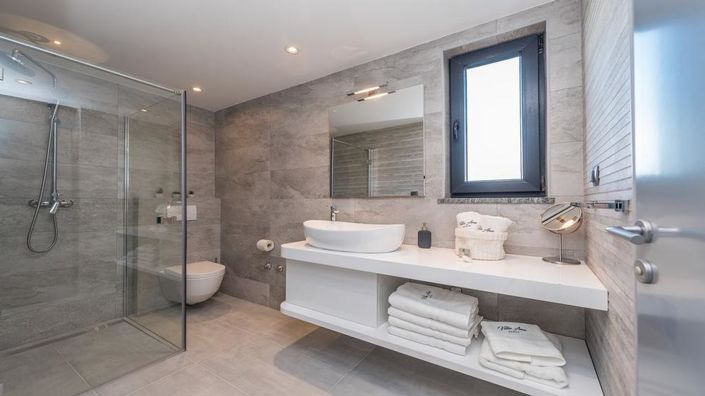 Image No.19-3 Bed Property for sale