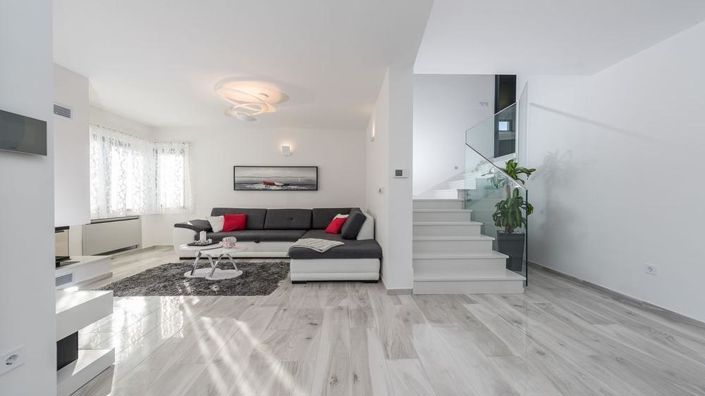 Image No.9-3 Bed Property for sale