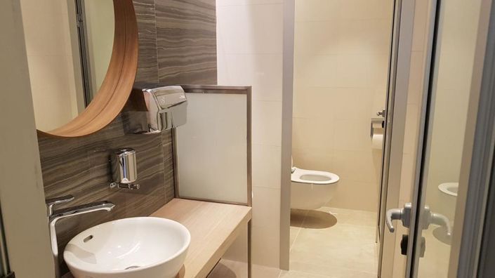 Image No.7-7 Bed Property for sale