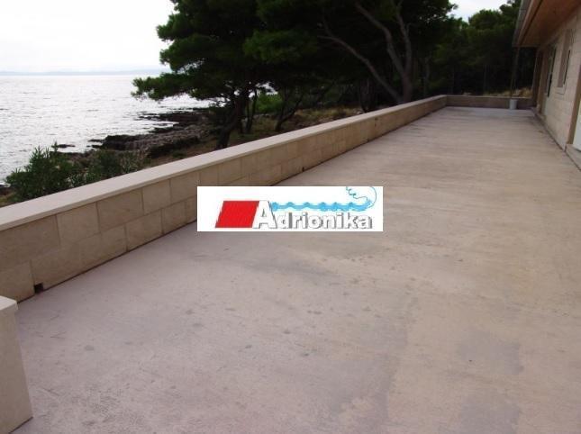 Image No.10-6 Bed Property for sale