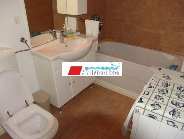 Image No.15-6 Bed Property for sale