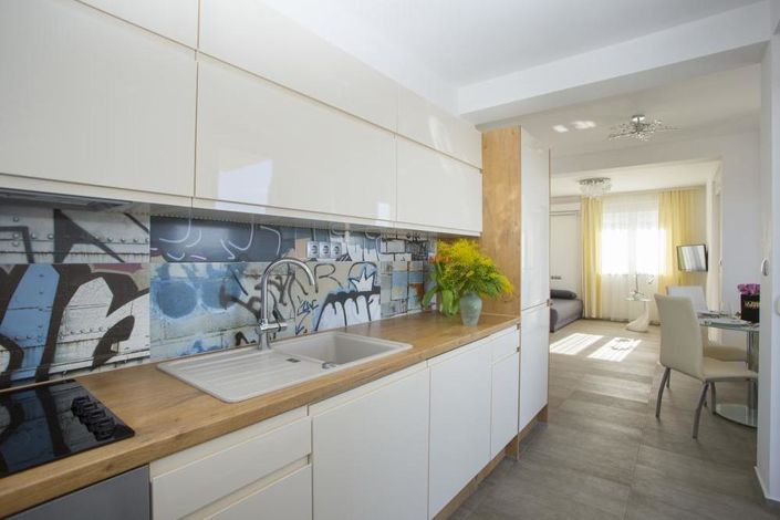 Image No.7-7 Bed Property for sale