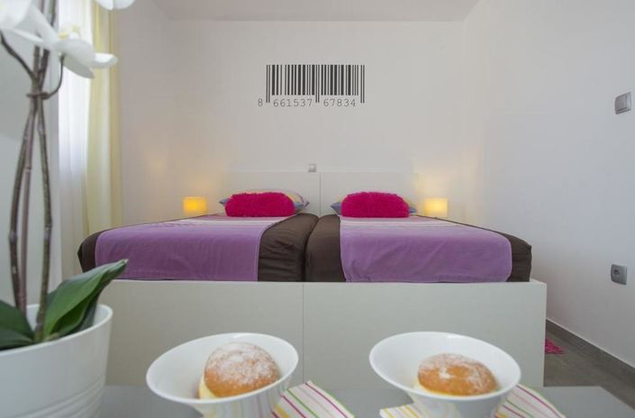 Image No.9-7 Bed Property for sale