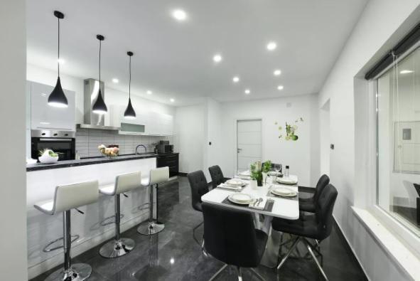 Image No.10-3 Bed Property for sale